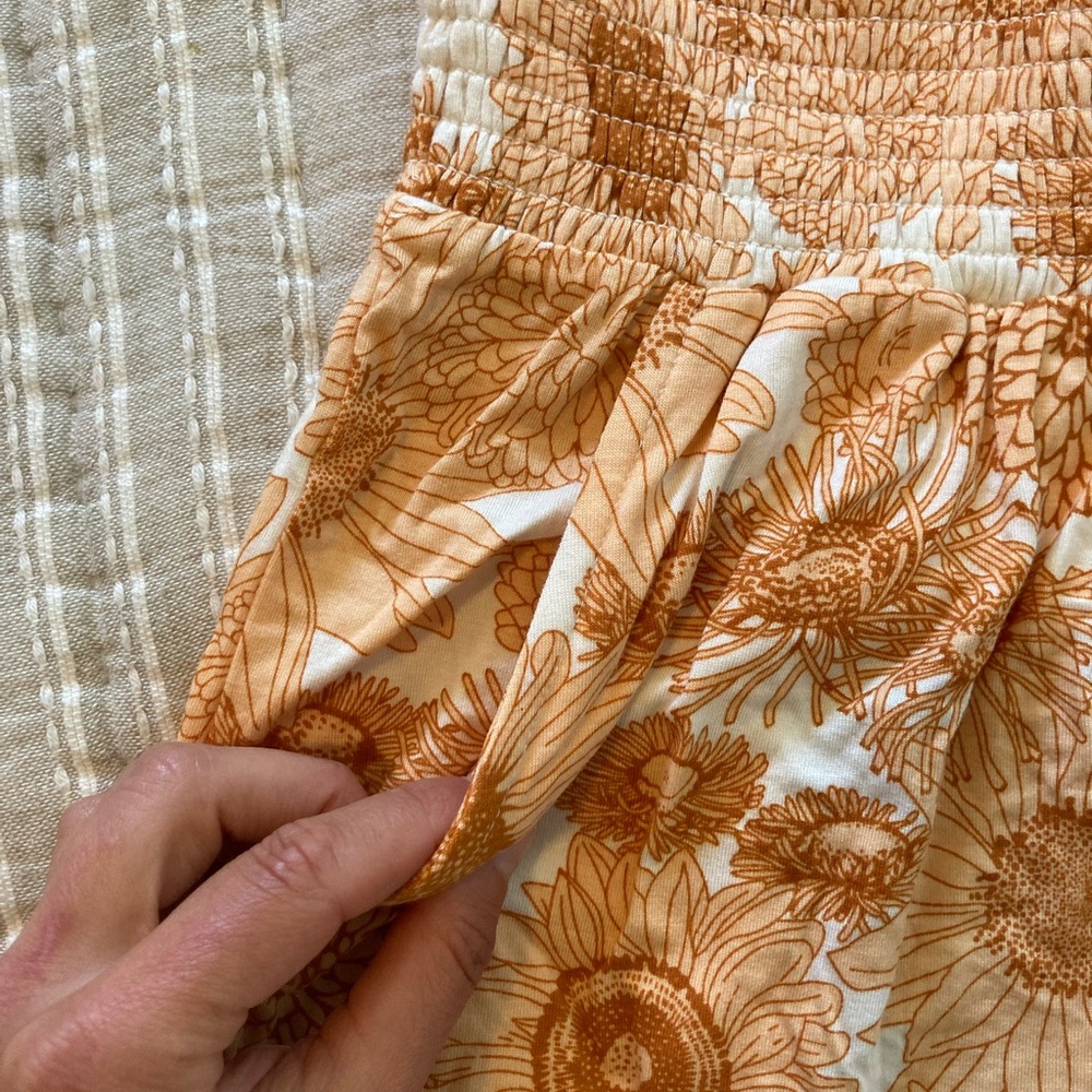 Kate Quinn floral smocked shorts - Picture 3 of 3